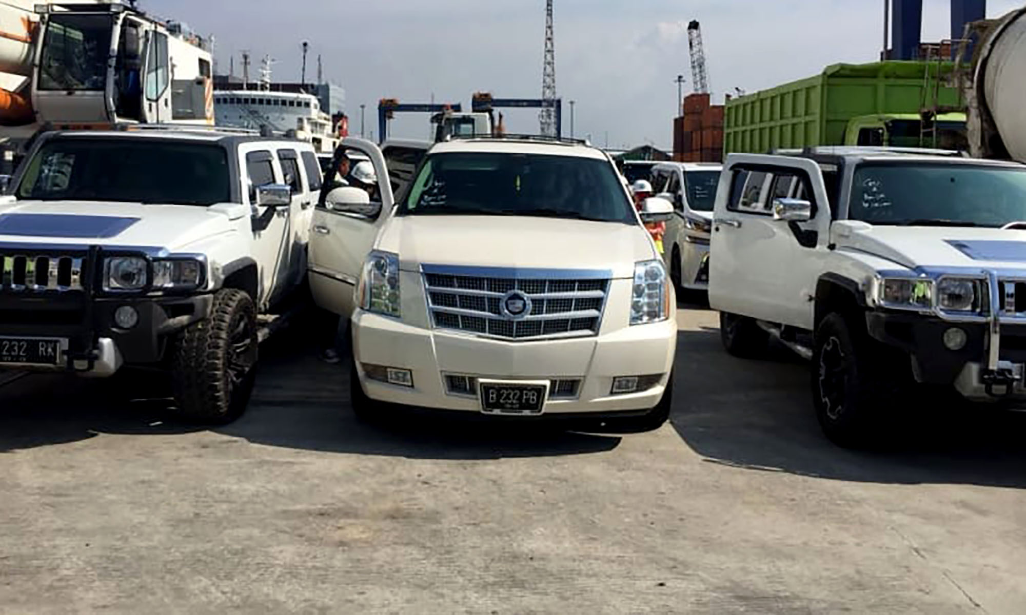 16 Kendaraan Mewah  Bupati HST Tiba di Pelabuhan Tanjung  