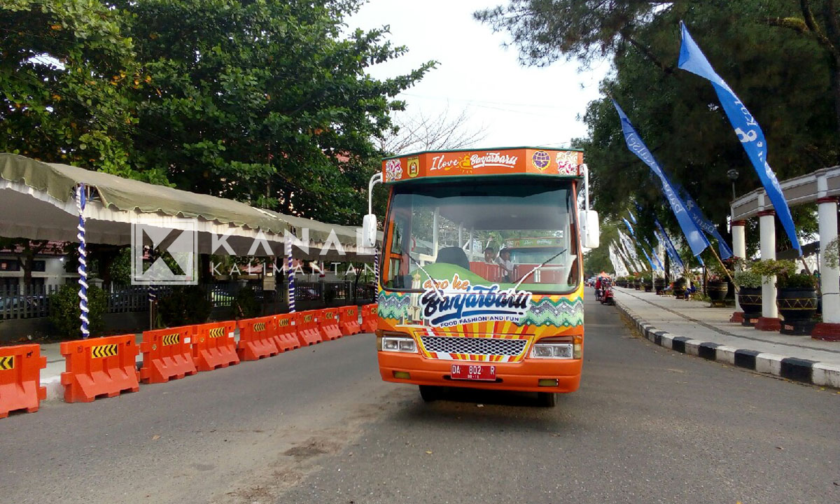 Bus Pariwisata Siap Jalan Pemandu Wisatanya Nanang Galuh Banjarbaru