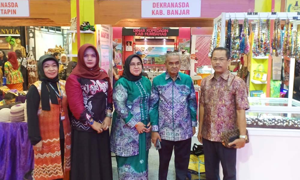 Sasirangan Motif Intan Khas Kabupaten Banjar Tampil di 