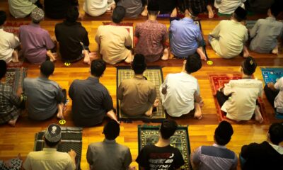 Ilustrasi salat tarawih saat Ramadhan | Unsplash/Annas Arfnahri