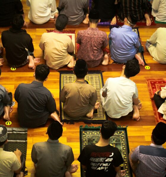 Ilustrasi salat tarawih saat Ramadhan | Unsplash/Annas Arfnahri